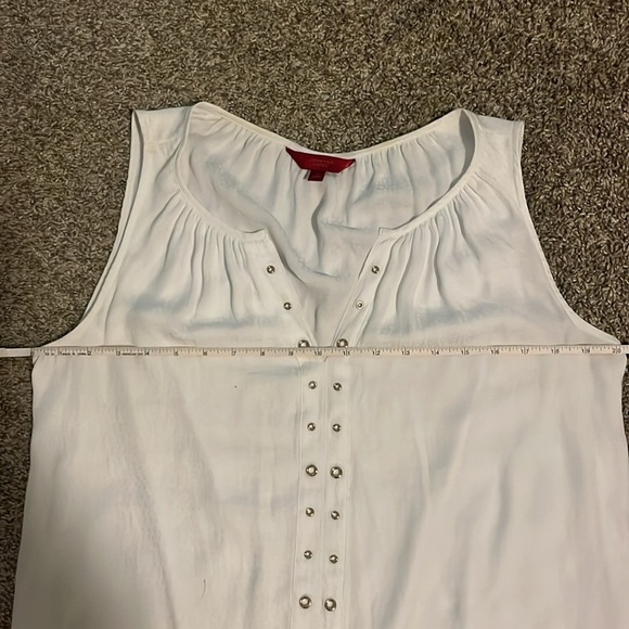 Jennifer Lopez White sleeveless V neck top Size medium - Picture 7 of 9